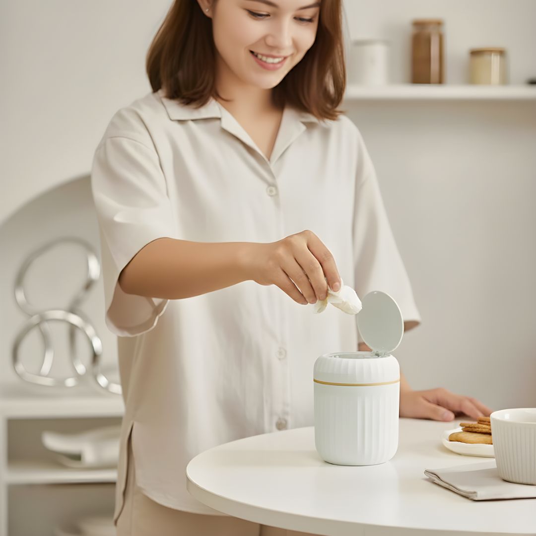 NeatBin | Desktop Bin – Odour-Sealing Lid – Durable Removable Inner Bucket – Compact Space-Saving Design – Keeps Desks Clean & Fresh