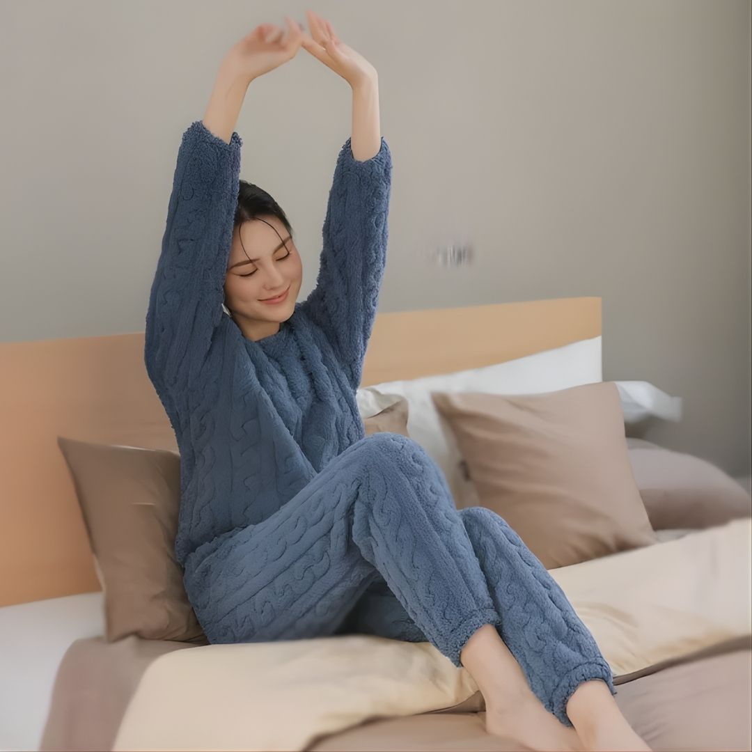 CosyAura | Warm Flannel Pyjamas – Thermal Insulation – Extra-Thick Soft Fabric – Women’s Winter Loungewear for Cosy Sleep and Warm Comfort